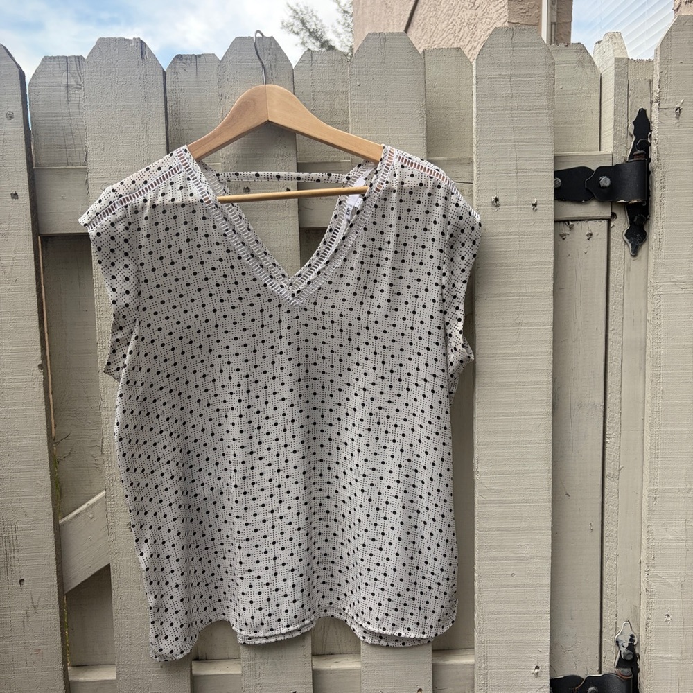 DR2 Cream V-Neck Cap Sleeve Top with Black Polka Dots